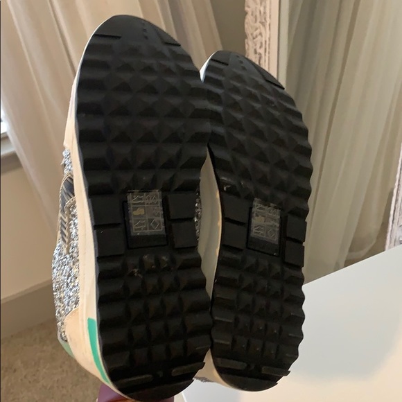 NWOT dolce vita glitter sneaker - Picture 4 of 4